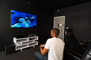 Studio Z, Ascend Hotel Collection