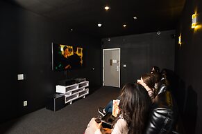 Studio Z, Ascend Hotel Collection