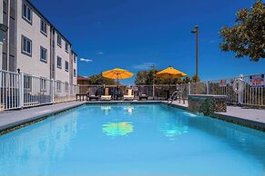 Studio Z, Ascend Hotel Collection