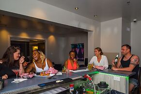 Studio Z, Ascend Hotel Collection