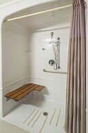 Studio Z, Ascend Hotel Collection