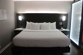 Clarion Pointe Marshall