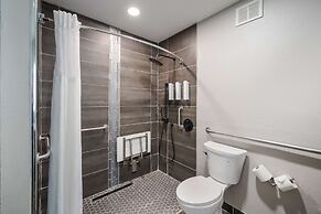 Clarion Pointe Marshall