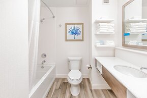 Hampton Inn & Suites Panama City Beach-Beachfront