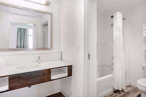 Hampton Inn & Suites Panama City Beach-Beachfront