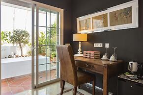 Molo Luxury Suites Puerto Banus