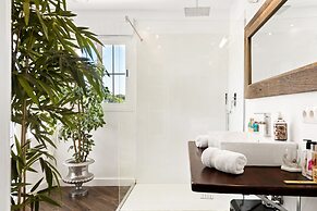 Molo Luxury Suites Puerto Banus