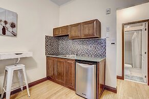 Destination Stays Montreal Downtown