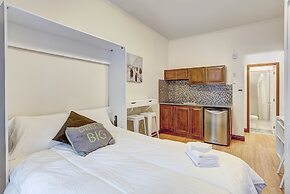 Destination Stays Montreal Downtown