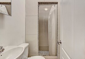 Destination Stays Montreal Downtown