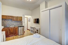 Destination Stays Montreal Downtown