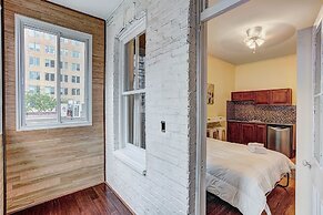 Destination Stays Montreal Downtown