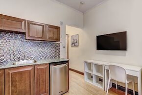 Destination Stays Montreal Downtown