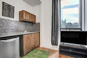 Destination Stays Montreal Downtown