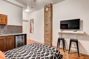 Destination Stays Montreal Downtown