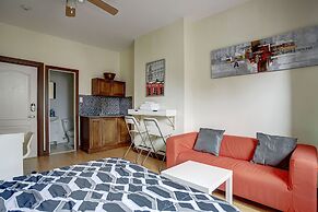 Destination Stays Montreal Downtown