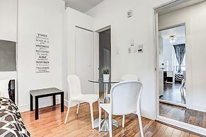Destination Stays Montreal Downtown