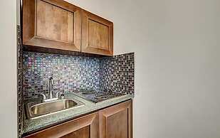 Destination Stays Montreal Downtown