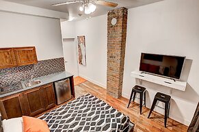 Destination Stays Montreal Downtown