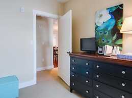 Contemporary Slopeside Condo