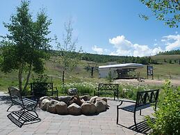 Contemporary Slopeside Condo