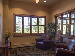 Contemporary Slopeside Condo