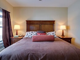 Contemporary Slopeside Condo