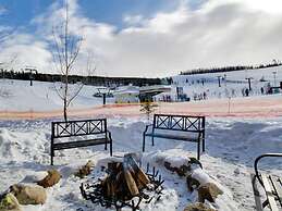 Contemporary Slopeside Condo