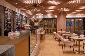 The Ritz-Carlton, Astana