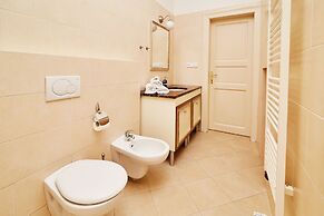 Three Golden Crowns Apartments