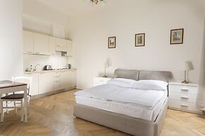 Three Golden Crowns Apartments