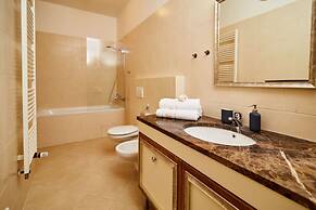 Three Golden Crowns Apartments