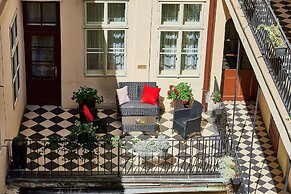 Three Golden Crowns Apartments