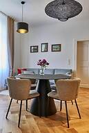Three Golden Crowns Apartments