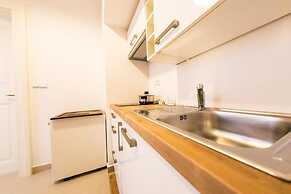 Three Golden Crowns Apartments