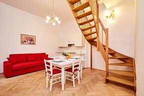 Three Golden Crowns Apartments