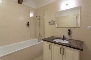 Three Golden Crowns Apartments