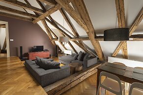 Three Golden Crowns Apartments