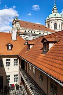 Three Golden Crowns Apartments