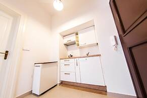 Three Golden Crowns Apartments