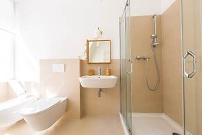 Three Golden Crowns Apartments