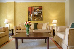 Mimosa Court Apartments