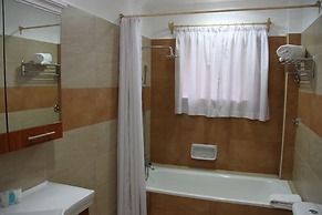 Mimosa Court Apartments