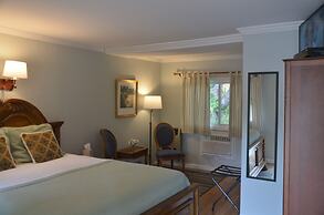 Cornwall Inn and Lodge