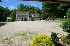 Cornwall Inn and Lodge