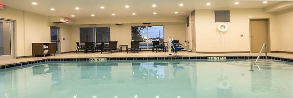 Holiday Inn Express & Suites Commerce by IHG