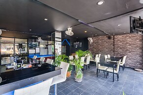 Chaweng Skybar & Hotel