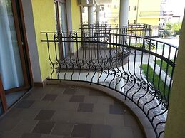 Menada Green Hills Apartments