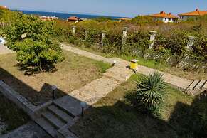 Menada Green Hills Apartments