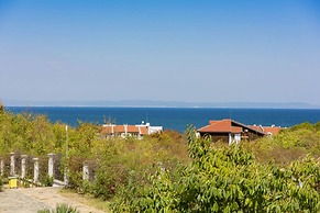 Menada Green Hills Apartments